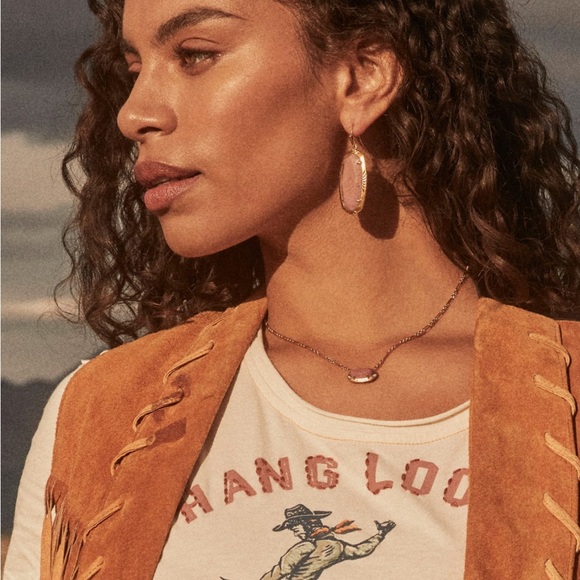 NWT Kendra Scott Elisa Vintage Gold Etch Frame Necklace in Blush Pink Quartzite - Picture 5 of 9